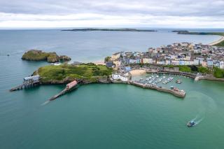 Connaught House - Central Location Near the Beach - 3