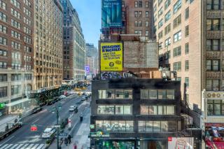 Blueground Midtown gym elev near Times Sq NYC-1478 - 5