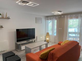 Appartement T4 rénové, proche centre, 3 chambres, 6/8 pers, équipé, est/ouest, dispo de suite - FR-1-234-254 - Cauterets - 0