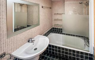 Awesome Apartment In Roquetas De Mar - 2