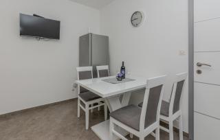 2 Bedroom Amazing Apartment In Privlaka - Privlaka - 8
