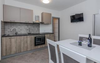 2 Bedroom Amazing Apartment In Privlaka - Privlaka - 7