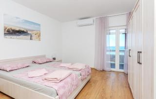 2 Bedroom Amazing Apartment In Privlaka - Privlaka - 6