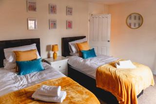 Ilford - Driveway- 3 bed- M6 J6 Contractors & Families - Birmingham - 0