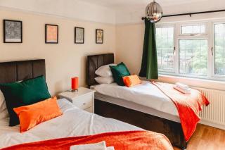 Ilford - Driveway- 3 bed- M6 J6 Contractors & Families - Birmingham - 2