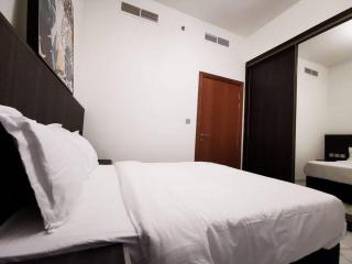 208 Amazing 2 BR With Burj Khalifa & Canal View - Dubai - 9