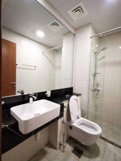 208 Amazing 2 BR With Burj Khalifa & Canal View - Dubai - 4