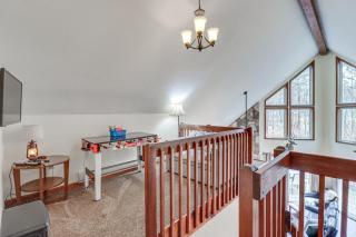 Serene Poconos Cabin with Hot Tub and Beach Access! - Albrightsville - 2