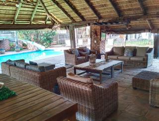 Clyde's on Dale Guest House - Springs - 4