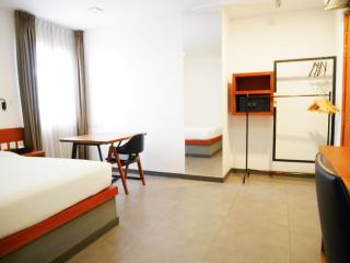 Cheers Social Apartment & Hotel - 2