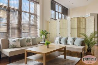 Parea Living - Spacious 3 Bed Flat, Canary Wharf Views with Parking - 3