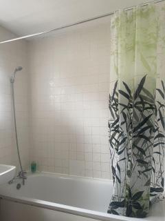 Immaculate 3-Bed House in Luton - 8