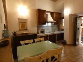 SCAPPO IN UMBRIA, nel vicolo - Amelia - 6