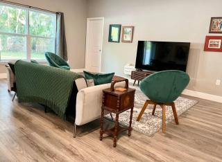 Sweet Stay with fully fenced yard - Sanford - 6