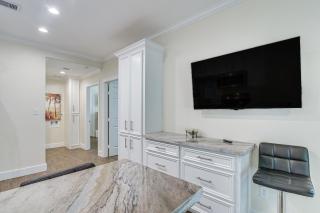 Walk to Beach and Moody Mansion Galveston Home! - Galveston - 5