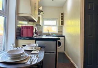 20% OFF Cosy Getaway For Couples With Free Parking - Liverpool - 8