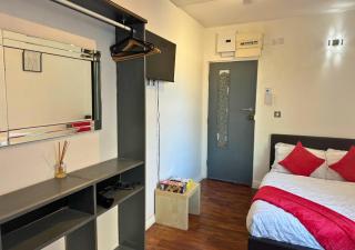 20% OFF Cosy Getaway For Couples With Free Parking - Liverpool - 7