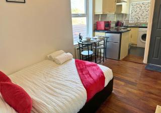 20% OFF Cosy Getaway For Couples With Free Parking - Liverpool - 6