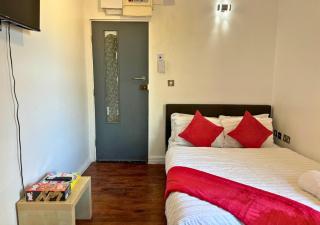 20% OFF Cosy Getaway For Couples With Free Parking - Liverpool - 4