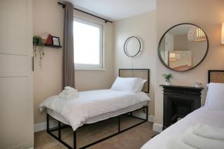 Stylish 4 Bed Home In Central Nottingham w/Parking - Nottingham - 4