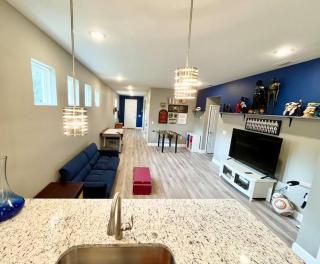 The Billiard close to downtown with fenced yard - Sanford - 9
