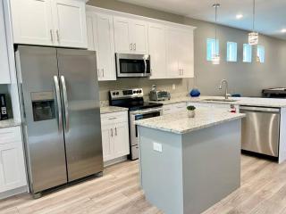 The Billiard close to downtown with fenced yard - Sanford - 5