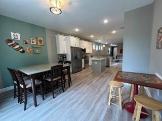 The Billiard close to downtown with fenced yard - 3