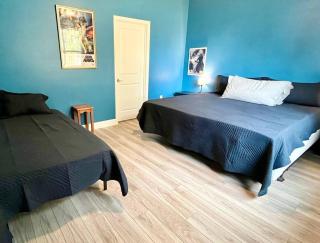 The Billiard close to downtown with fenced yard - 2