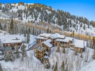 Ski in out Mountain Estate in The Colony w Hot Tub, Theater, Game Room - Park City - 7