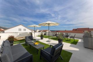 Apartment Makai with a Rooftop Terrace - Kaštela - 0