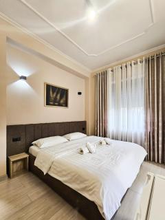 Sunflower Junior Suite - Tirana - 0