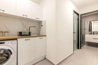 Maricool Minimal Spacious Downtown Loft - 7