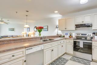 Oak Island Beachfront Condo with Community Pool - Oak Island - 6