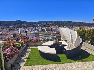 Apartment Luna Tossa De Mar with Jacuzzi, 5mins walking to the beach, sea and castle view big terrace - Tossa de Mar - 9