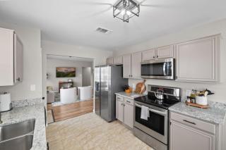 Modern Home Close to It All in DFW Texas! - Grand Prairie - 2