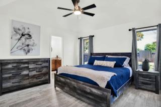 Cozy Parkside Home - 7