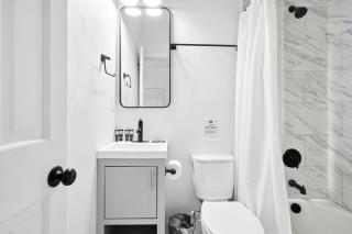 Folliday Inn - The Aguarama - Room 33 - 4
