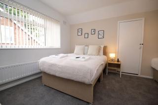 Hall Lane House - 4Bed Gem Near Coventry Hospital with FREE Driveway Parking - 6