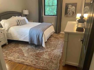 Stylish Private Home 1 mile from Downtown Franklin - Franklin - 2