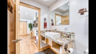 #2 Cottage Like Suite With Private Hot Tub - 4