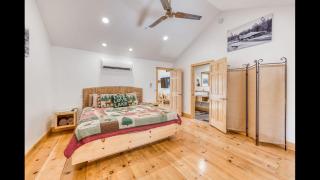 #2 Cottage Like Suite With Private Hot Tub - 1