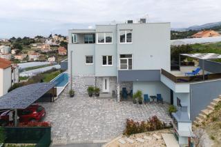 Apartments with a swimming pool Podstrana, Split - 23018 - Podstrana - 1