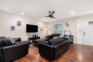Spacious 4 bedroom with pool-Minutes to Seaworld! - San Antonio - 6