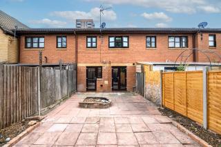 Immaculate Refurbished House - London - 6