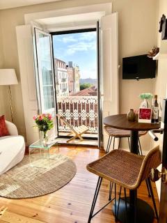 Stylish City Apartment & sunrise from your sofa - Top Stay! - Lissabon - 9