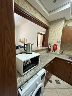 apartment one room private bathroom tub gym free parking - Dubai - 5