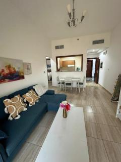 apartment one room private bathroom tub gym free parking - Dubai - 4