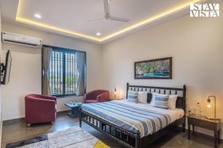 StayVistas Nyra Farms - Hill-view villa with Pool, Indoor & Outdoor games, & Lawn with Gazebo - Wada - 4