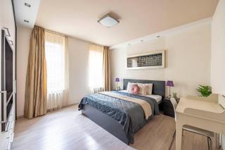 Exclusive Central Suite with Balcony by Prestige Homes - Budapest - 0