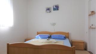 Sweet house with garden 35 meters from sea - Karlobag - 9
